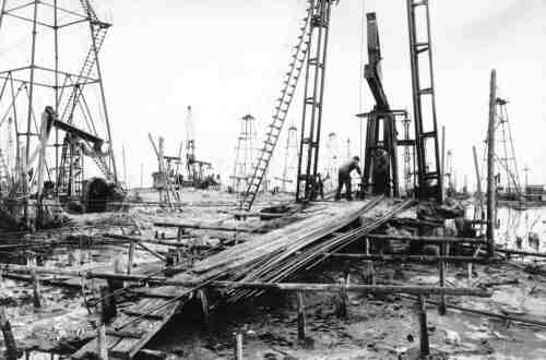 Foto: Oljefelt ved Baku